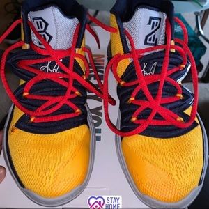 NIKE iD Kyrie 5 worn once!